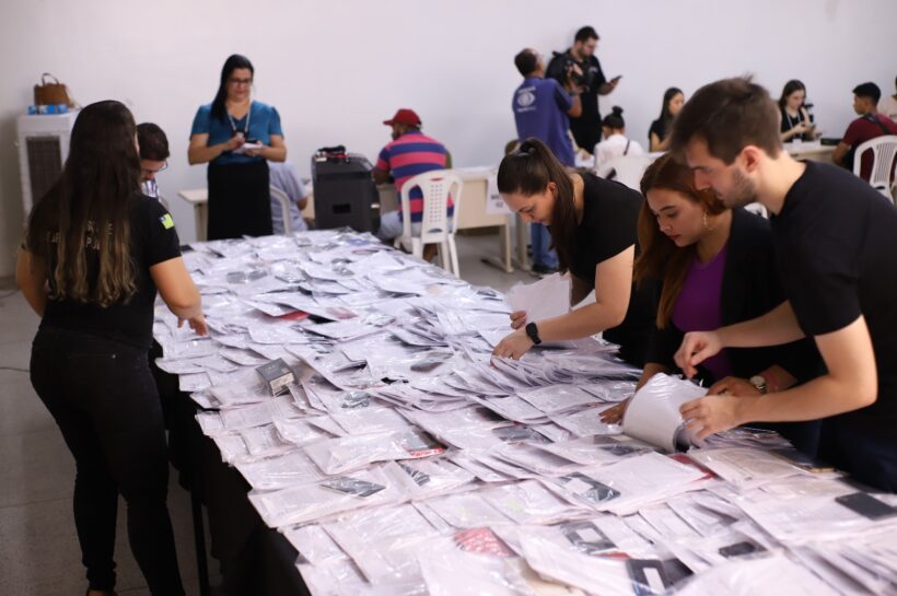 Secretaria de Segurança entrega mais de 140 celulares recuperados em Teresina e Parnaíba
